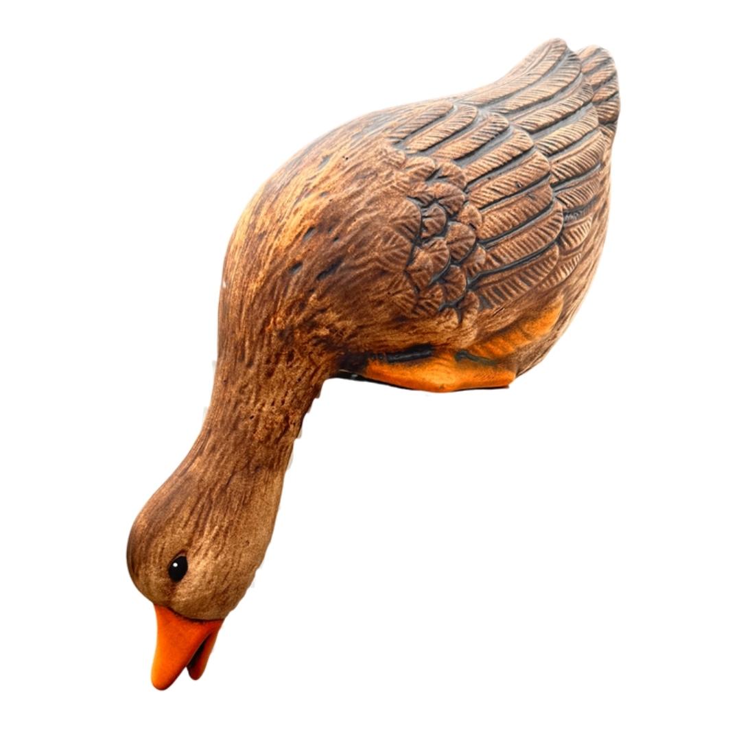 detail keramické husy Berty z boku